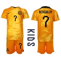 Fotballdrakt Barn Nederland Steven Bergwijn #7 Hjemmedraktsett VM 2022 Kortermet (+ Korte bukser)